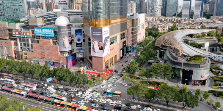 AOTO’s L-Shaped Large Format LED Screen Makes a Statement at Guangzhou Grandview Mall