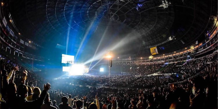 Outline Dominates the PayPay Dome