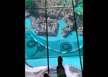 BrightSign and DigiComm Create Spectacular Cracking Glass Floor in World’s Tallest Building