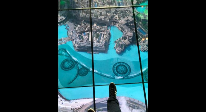 BrightSign and DigiComm Create Spectacular Cracking Glass Floor in World’s Tallest Building