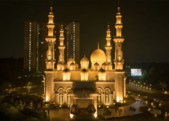 At-Thohir Mosque’s Magnificent Architecture Illuminated by Martin