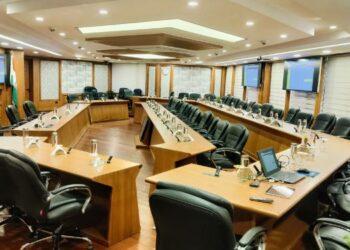 Minimalist AV with Optimal Functionality