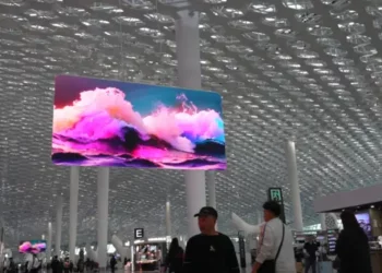 Reimagining Public Spaces: Unilumin Brings Innovative LED Display to Shenzhen Airport