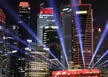 Hexogon Solution Wins Dual London Design Awards and Three Guinness World Records for Projection Mapping