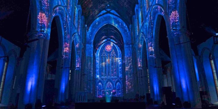 Historic Afghan Church in Mumbai Creates an Immersive Spectacle